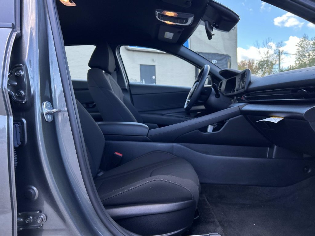 Used 2026 Gray Hyundai SEL Sport image 15