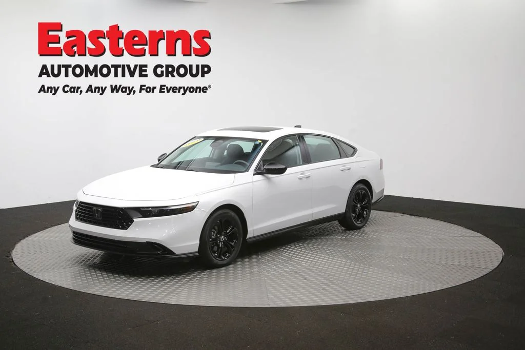 Used 2025 White Honda SE image 54