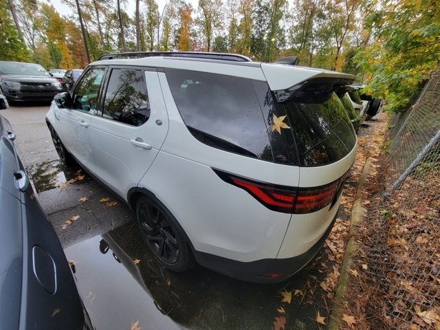 2024 Land Rover Discovery S photo 3