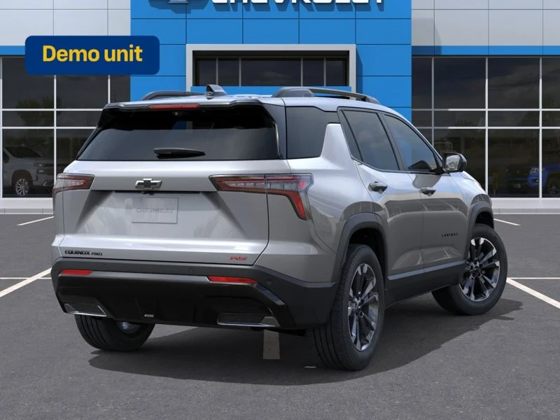 Used 2027 Grey Chevrolet AWD 4dr RS image 4
