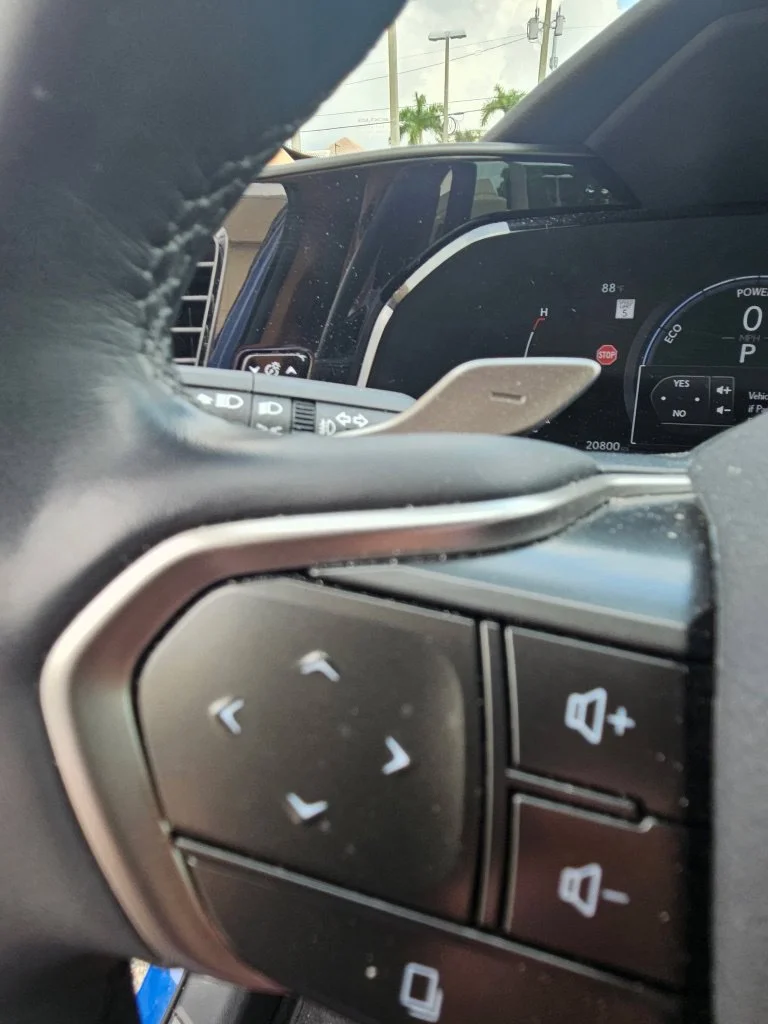 Used 2025  Lexus 350h Luxury image 9