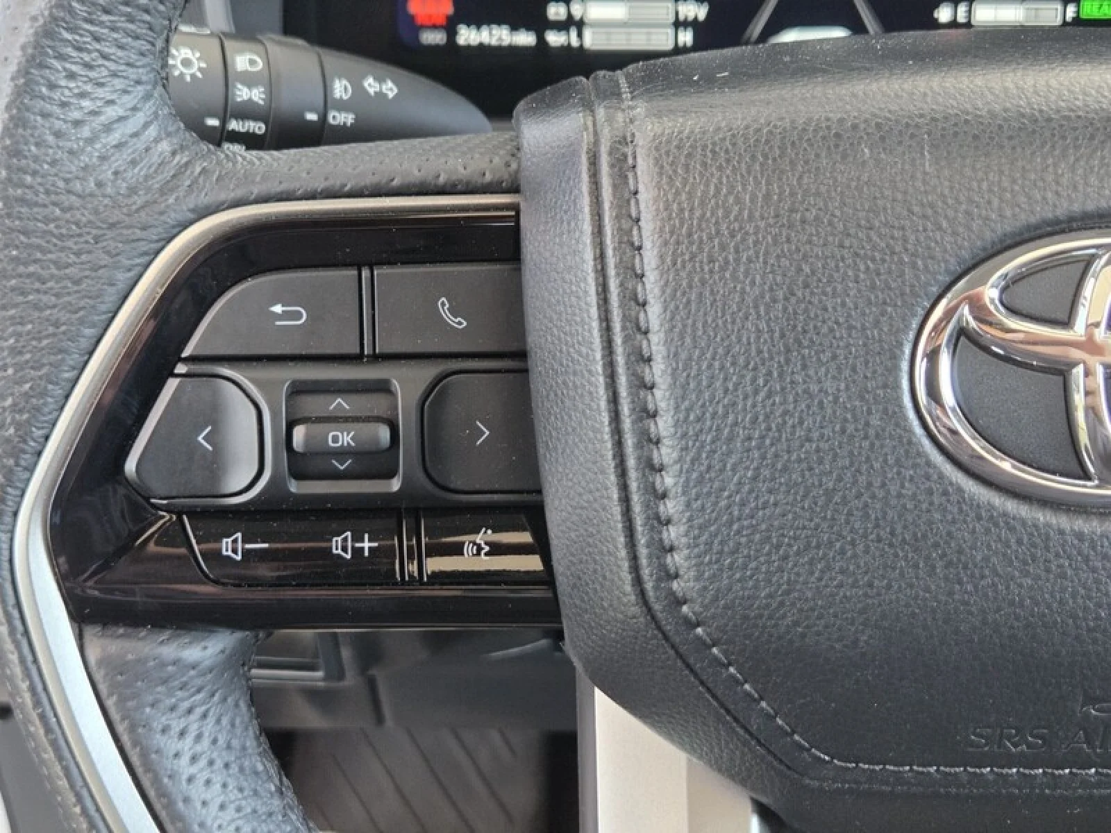 Used 2024 Wind Chill Pearl Toyota Limited Hybrid image 26