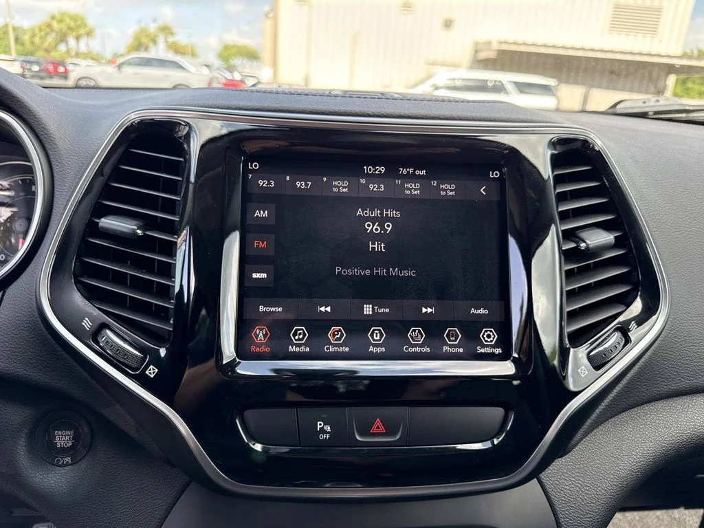Certified Used 2019 Crystal Metallic Jeep Limited image 24