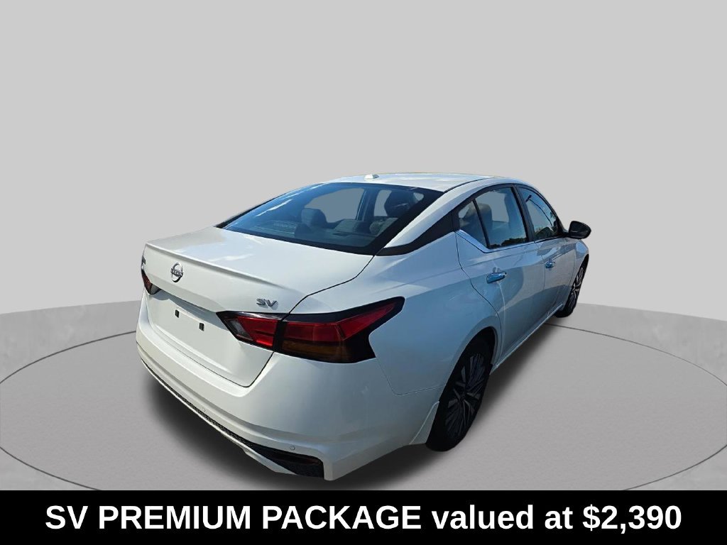 Used 2024 White Nissan 2.5 SV image 2