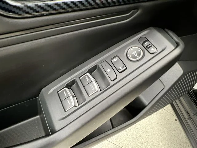 Used 2023  Honda EX image 22