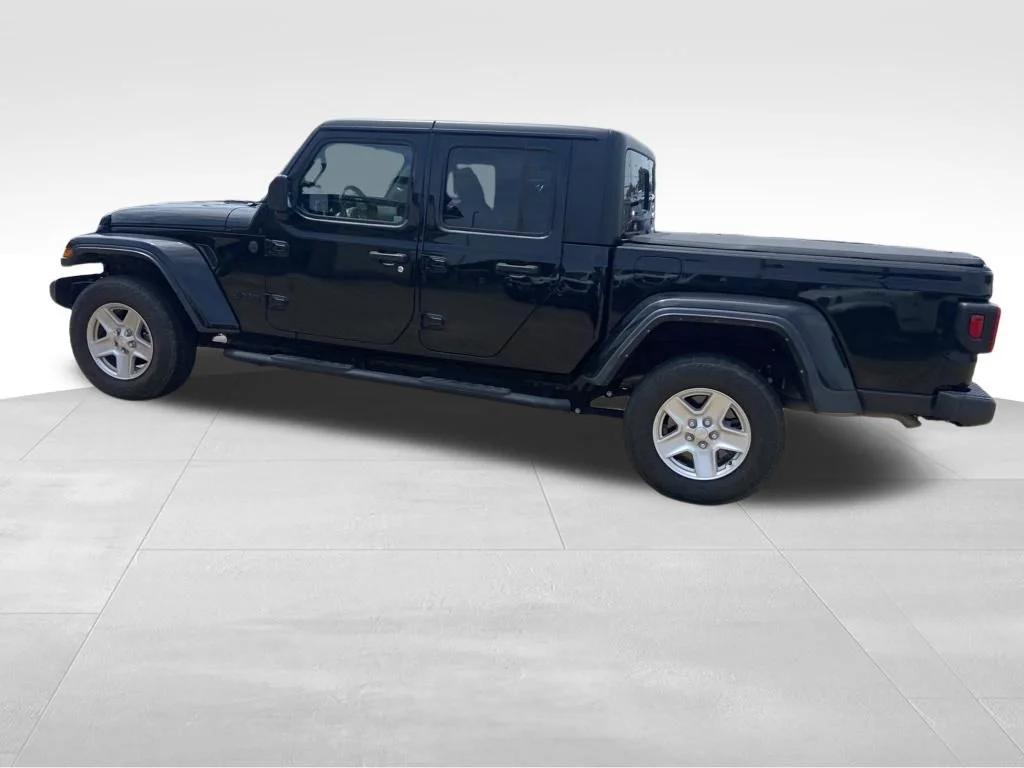Used 2022 Black Jeep Sport image 21