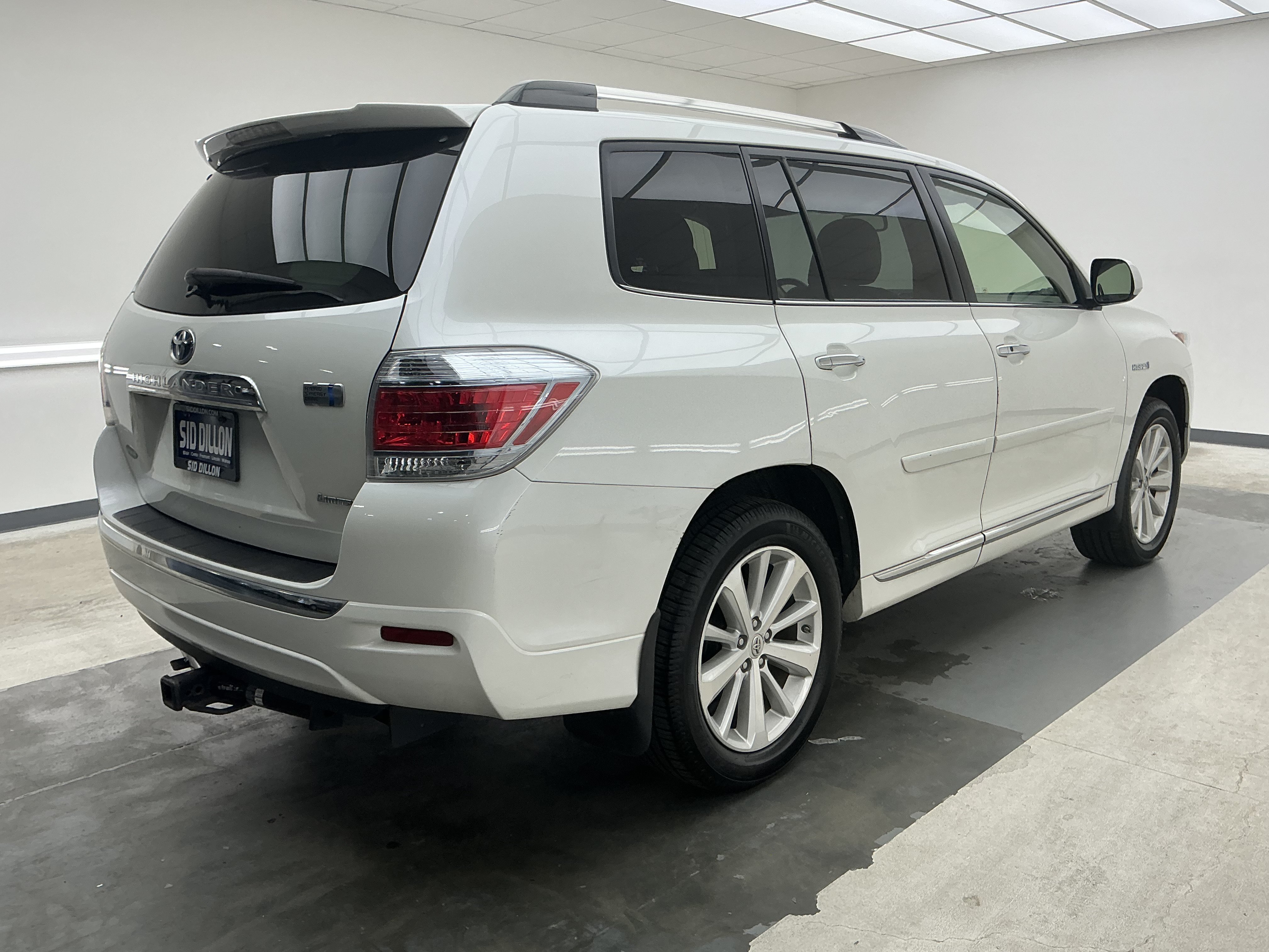Used 2013 Blizzard Pearl Toyota Limited image 4