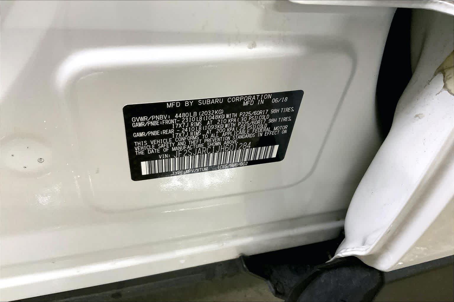 Used 2018 Crystal White Pearl Subaru Limited image 34