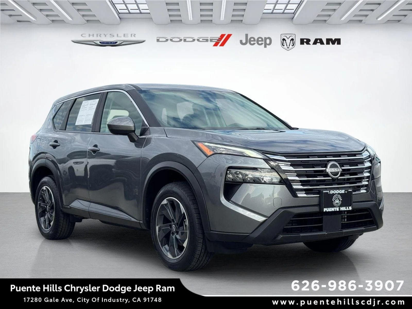 2025 Nissan Rogue SV FWD's photo
