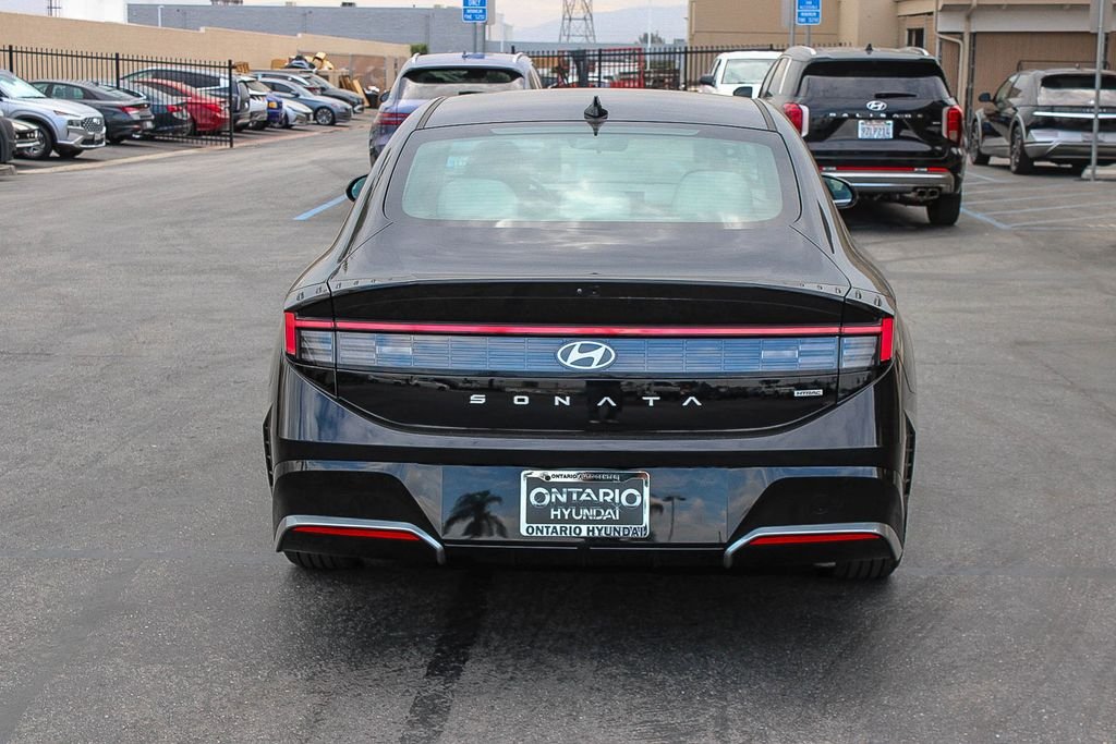 Certified Used 2025 Black Hyundai SEL image 8