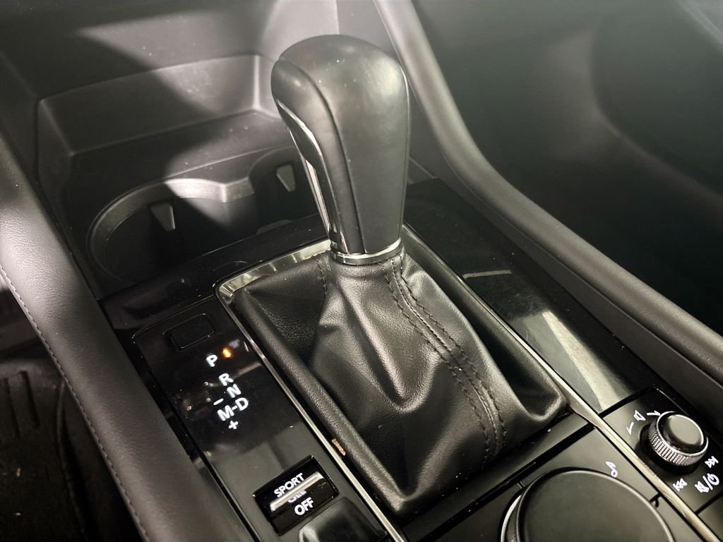 Used 2021 White Mazda Preferred image 18