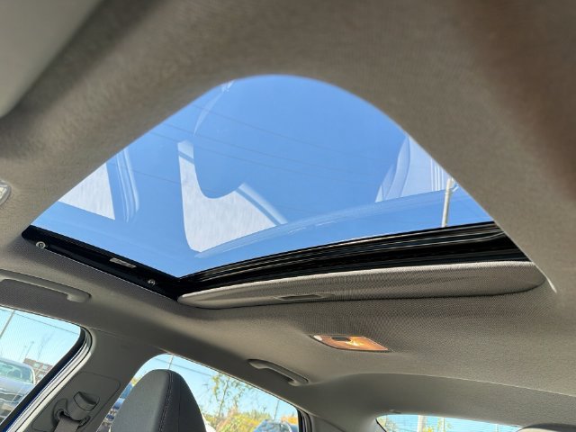 Certified Used 2024 Blue Hyundai SEL image 19