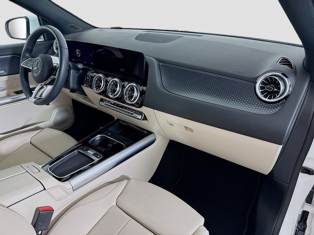 Used 2025 White Mercedes-Benz GLA 250 image 26