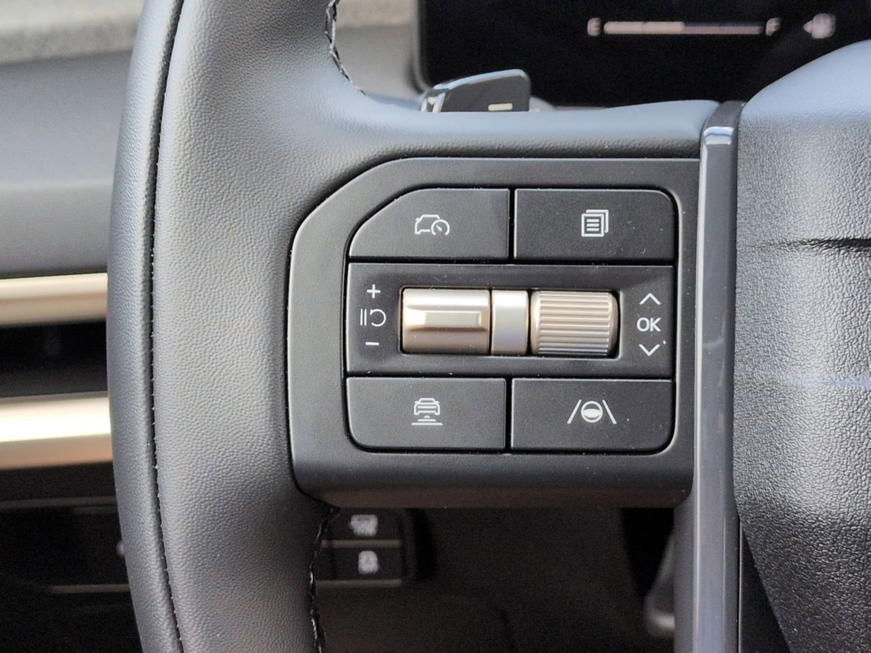 New 2027 Glacial White Pearl Kia EX image 27