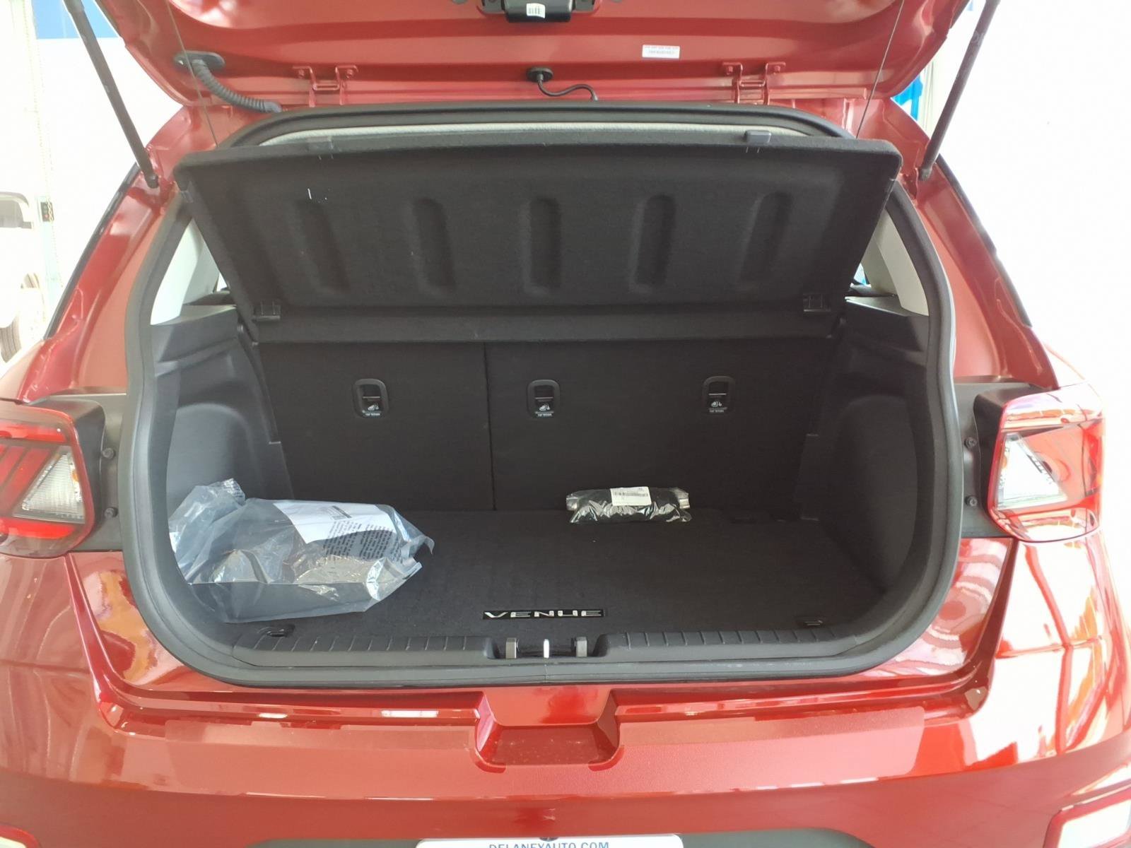 2025 Hyundai Venue SEL - Photo 16