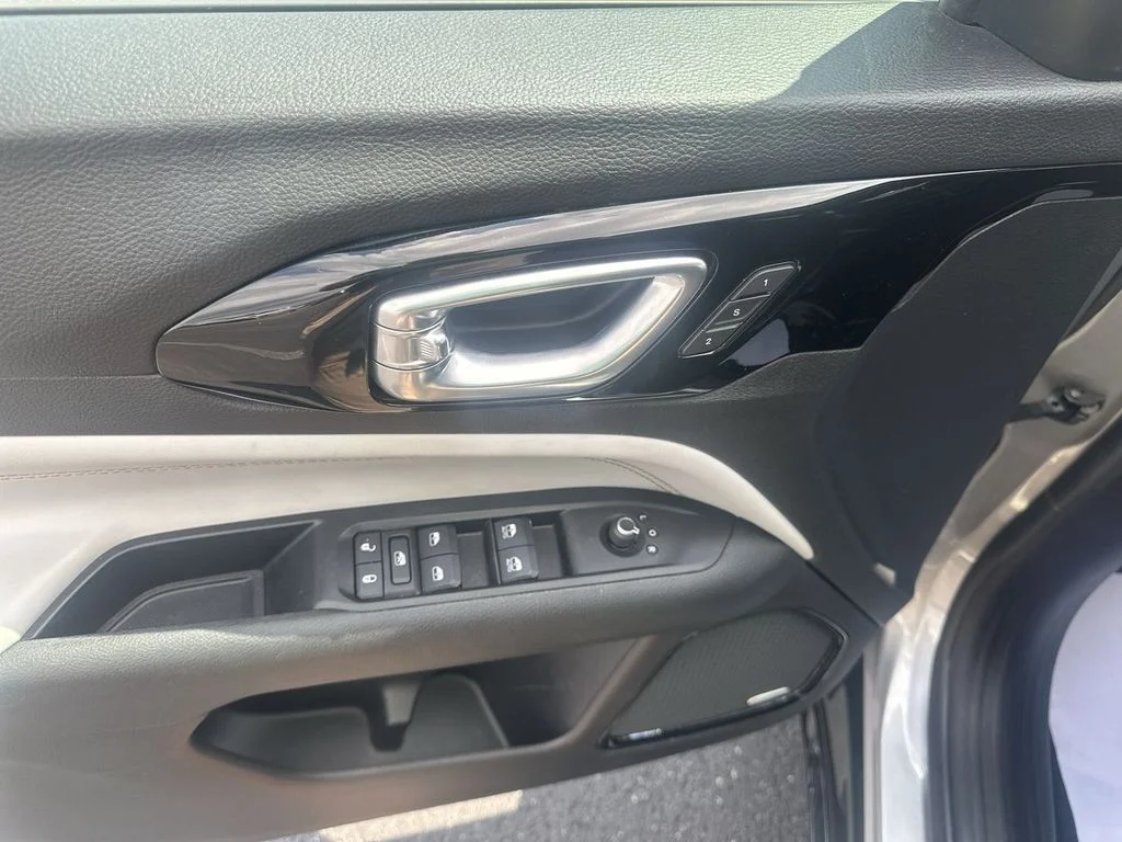 Used 2022 Silver Jeep Limited image 19