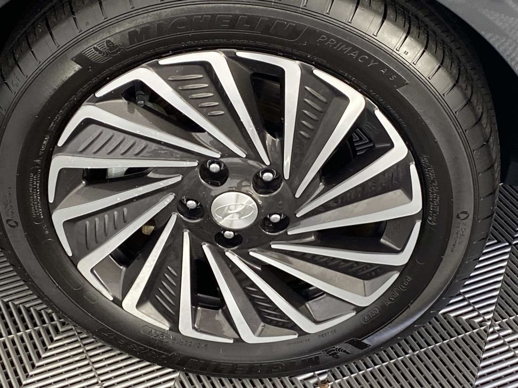 Used 2023 Gray Hyundai SEL image 26