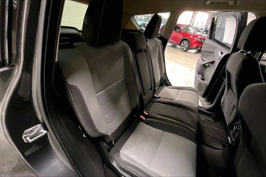 Used 2014 Gray Ford SE image 25