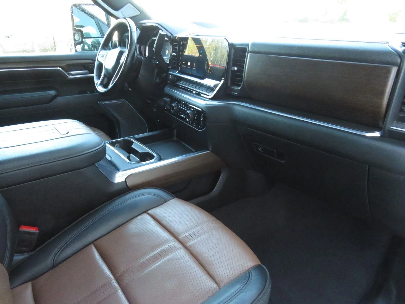 Used 2024 Summit White Chevrolet High Country image 31