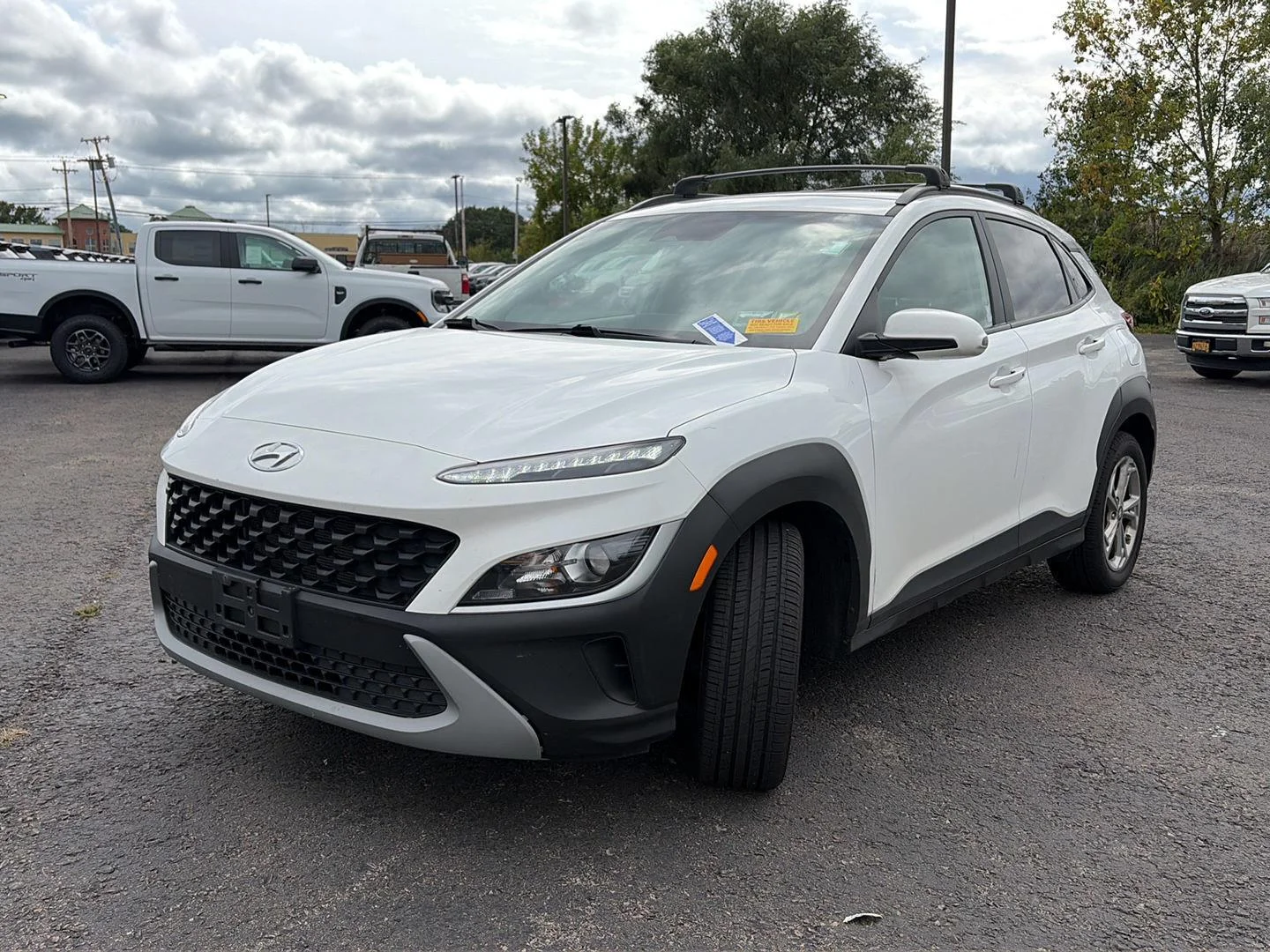 Used 2022 Lunar White Hyundai SEL image 2