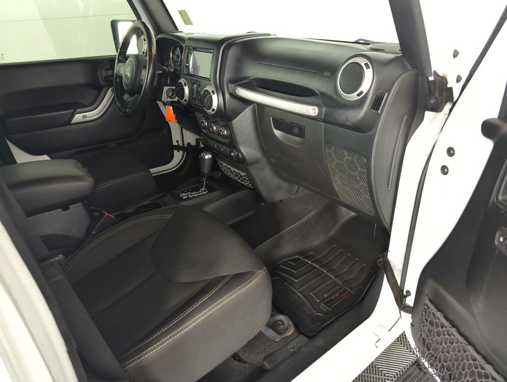 Used 2018 White Jeep Unlimited Sahara image 32