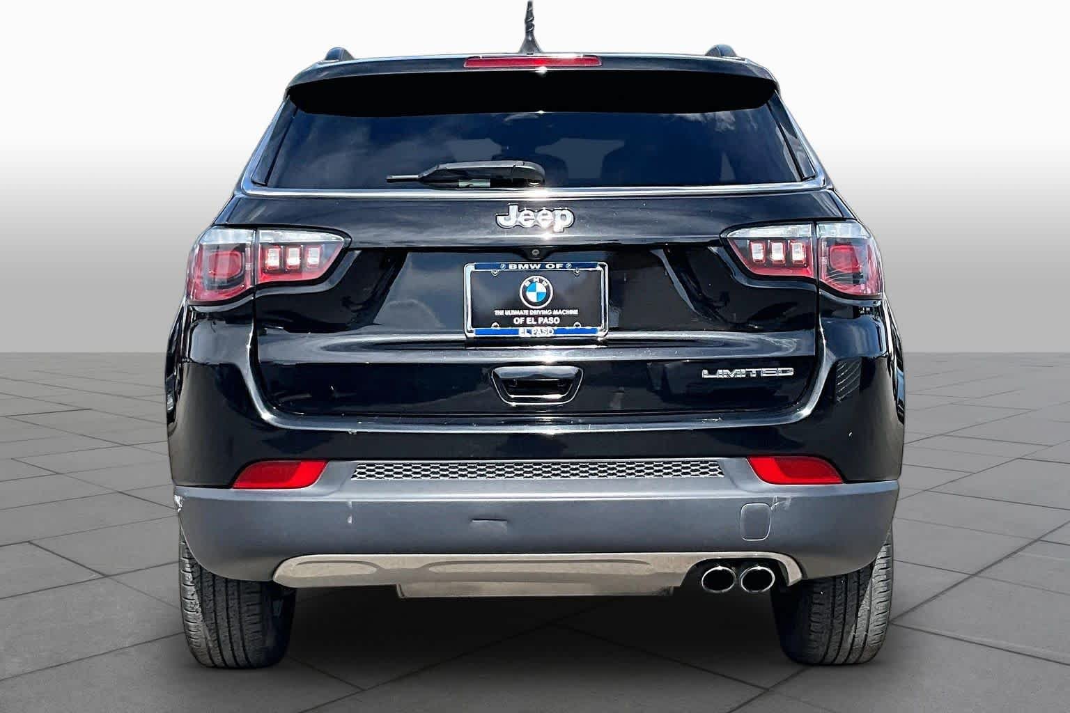 Used 2019 Diamond Black Crystal Pearlcoat Jeep Limited image 4