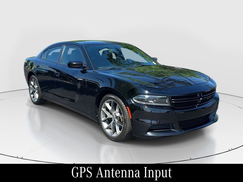 Used 2022 Black Dodge SXT image 3