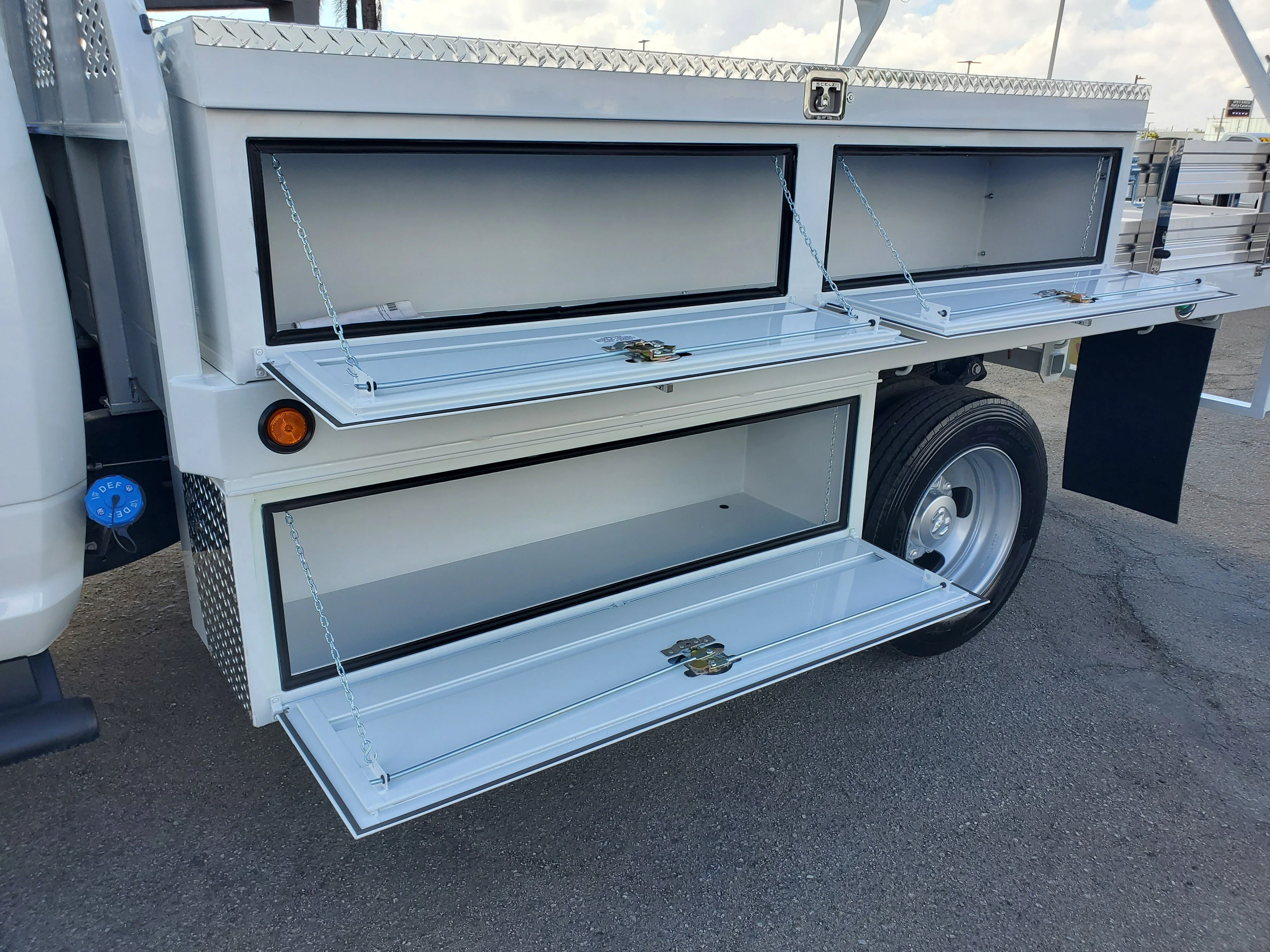 New 2026 Bright White Clear-Coat Exterior Paint RAM Tradesman image 24