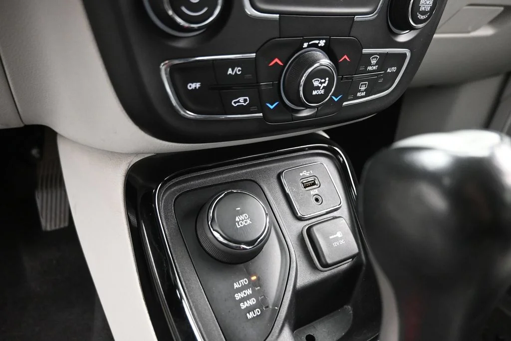 Used 2020 White Jeep Limited image 20