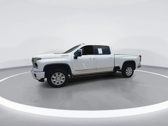 Certified Used 2025 Iridescent Pearl Tricoat Chevrolet High Country image 6