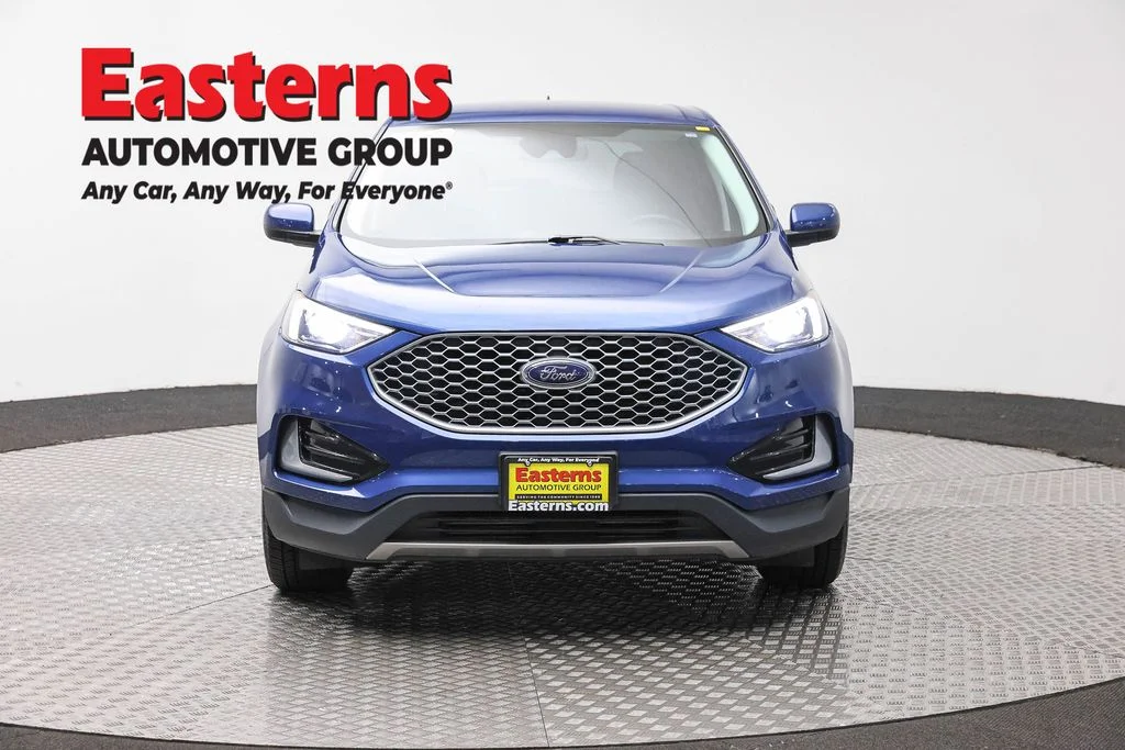 Used 2023 Blue Ford SEL image 2