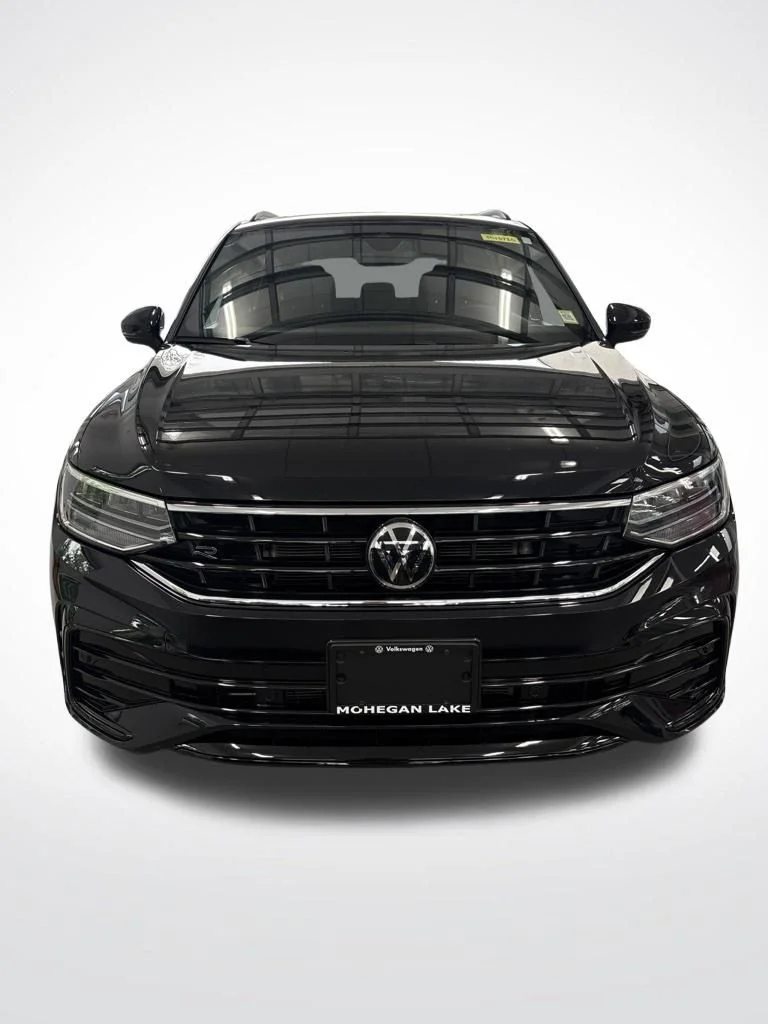 Used 2024 Black Volkswagen 2.0T SE R-Line Black image 2