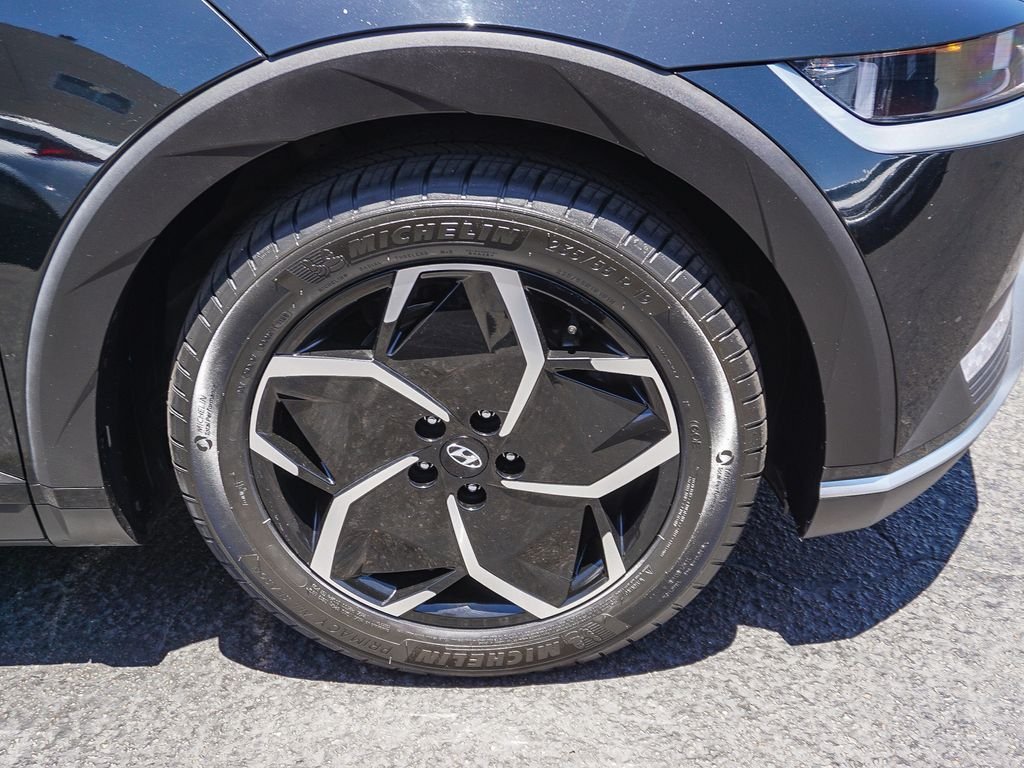 Used 2024 Black Hyundai SEL image 10
