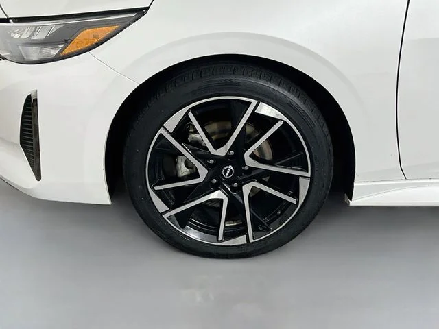 Used 2025 White Nissan SR image 26