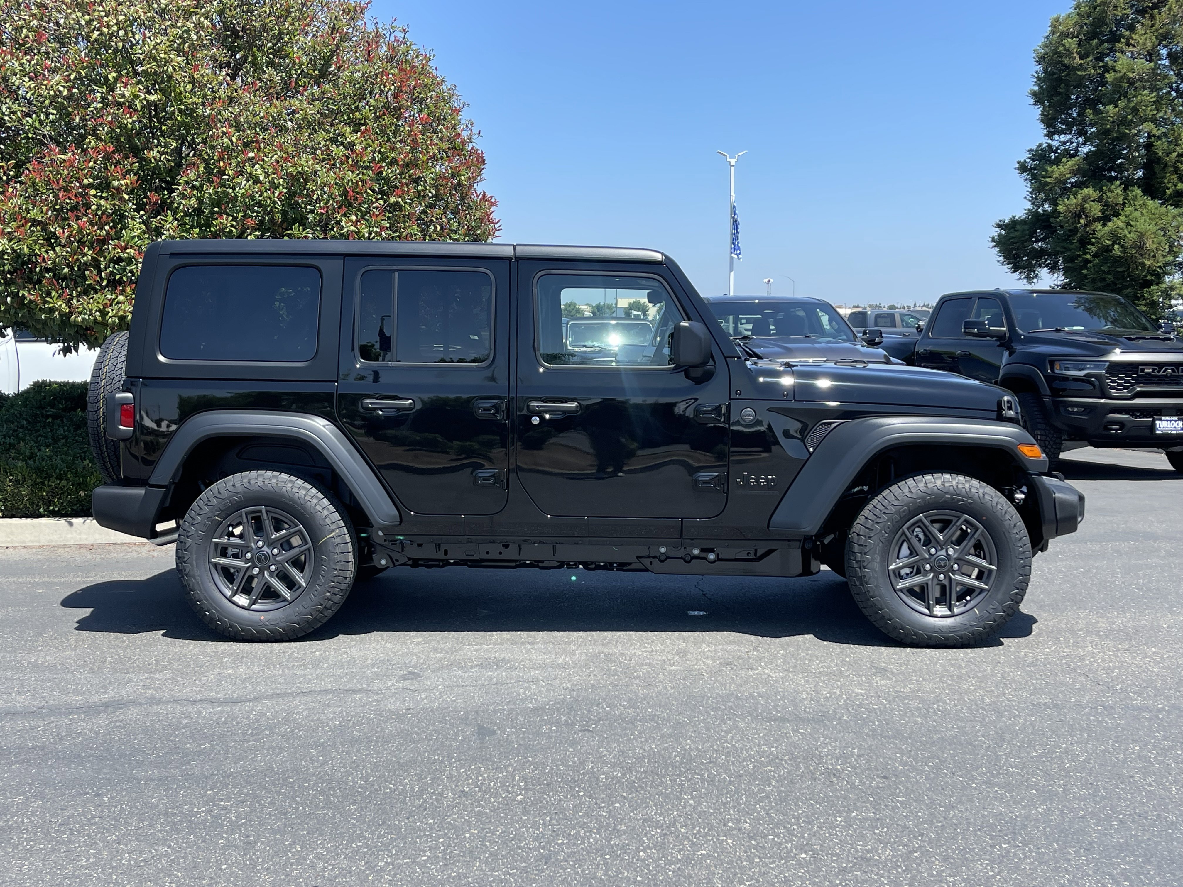 New 2026 Black Clear-Coat Exterior Paint Jeep Sport S image 7