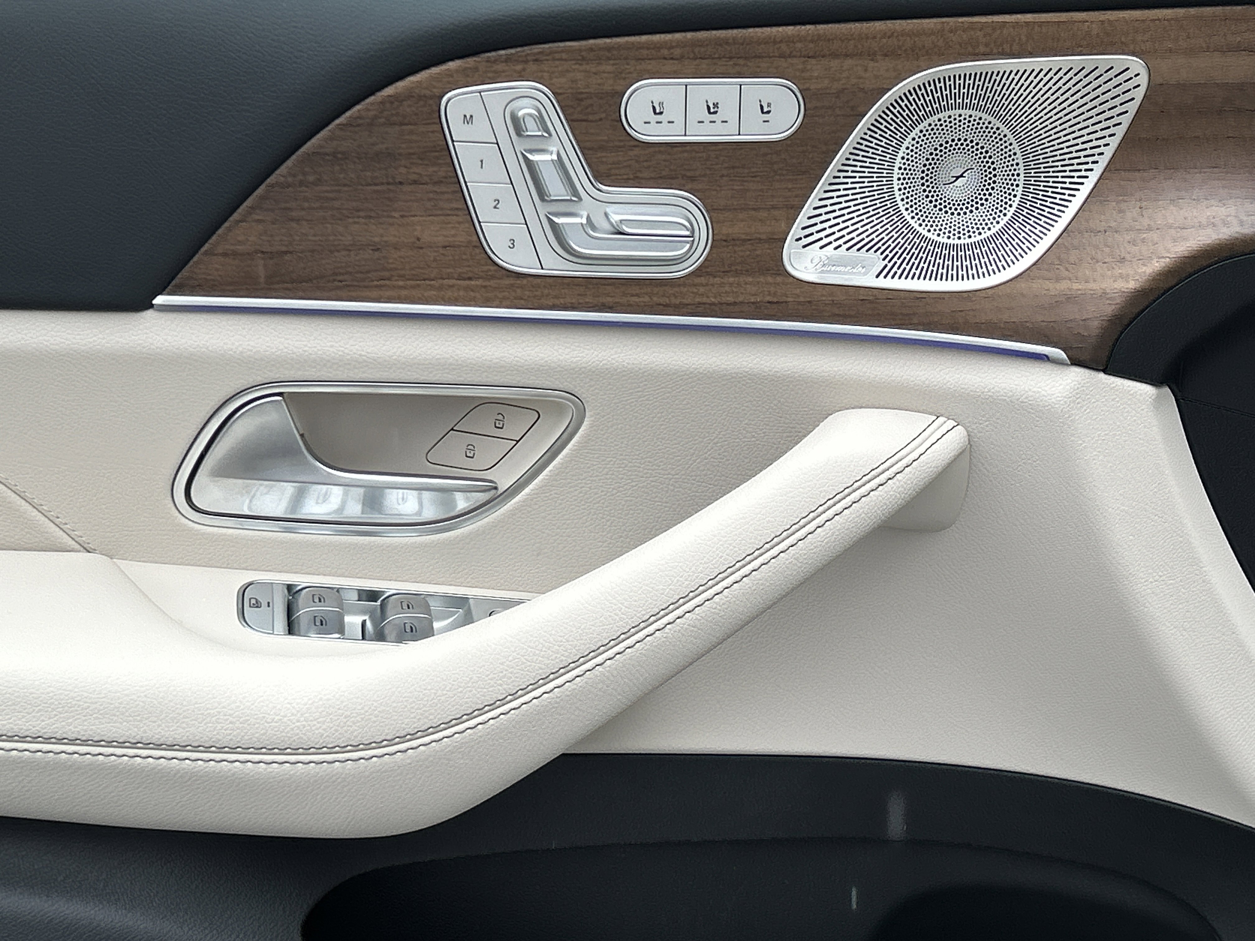 New 2026 Polar White Mercedes-Benz GLE 450 4MATIC® SUV image 16