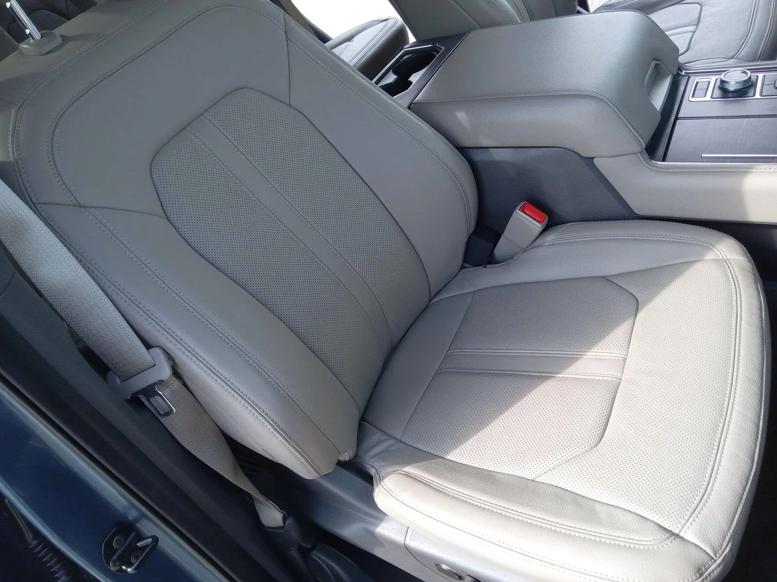 Used 2020 Blue Ford Limited image 13