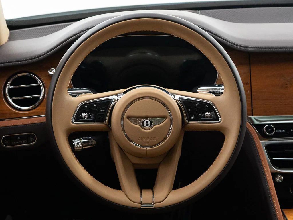 Used 2025 White Sand - by Mulliner Bentley Mulliner image 31