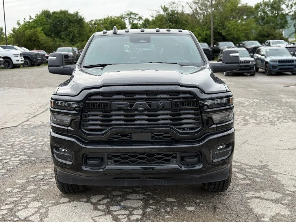 New 2026 Diamond Black Crystal Pearl-Coat Exterior Paint RAM Big Horn image 3