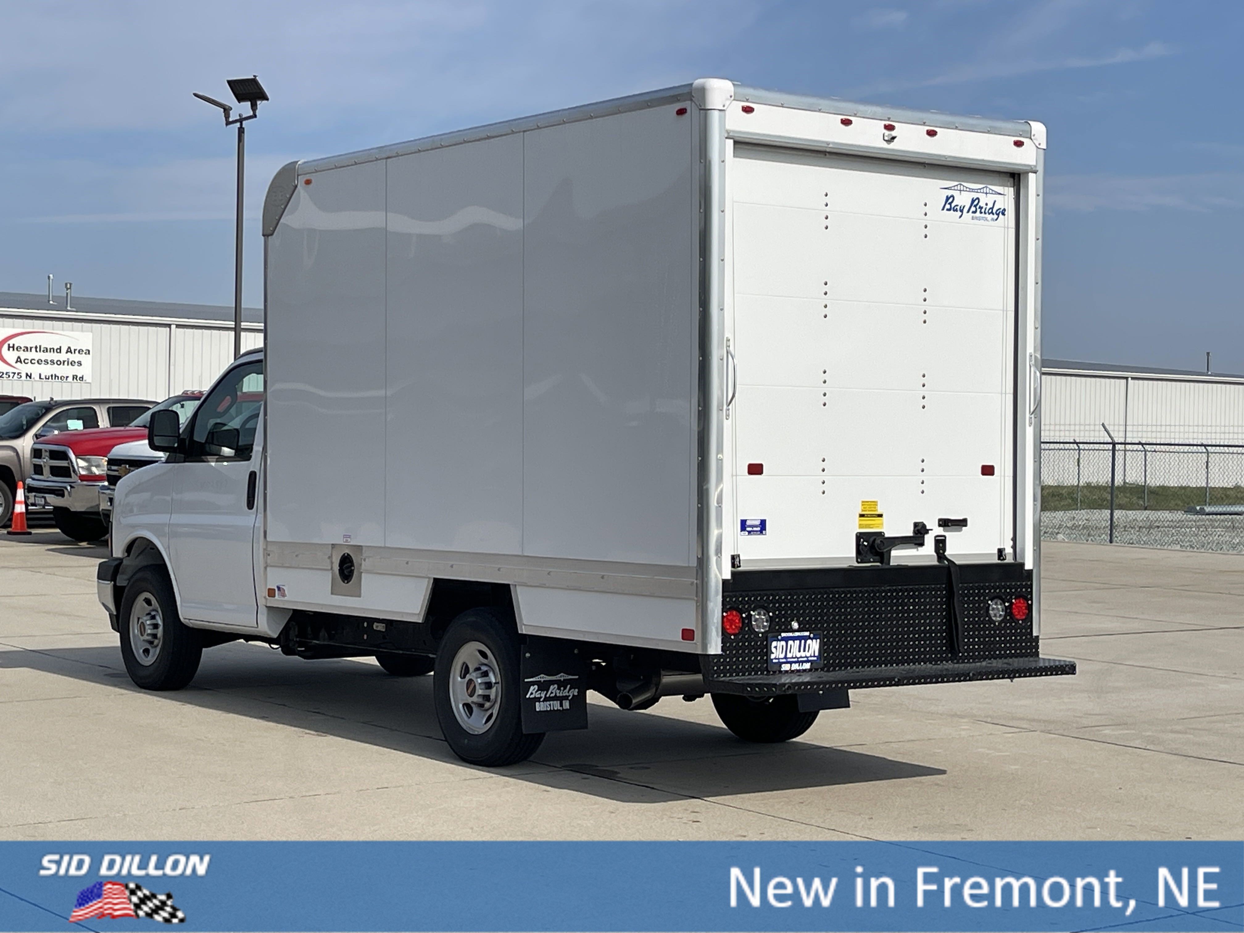 New 2025 Summit White GMC Work Van image 15