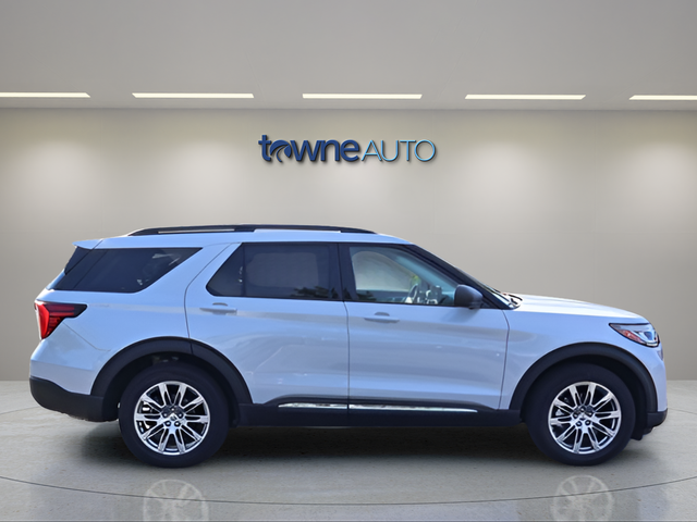 Used 2025 White Metallic Ford Active image 7
