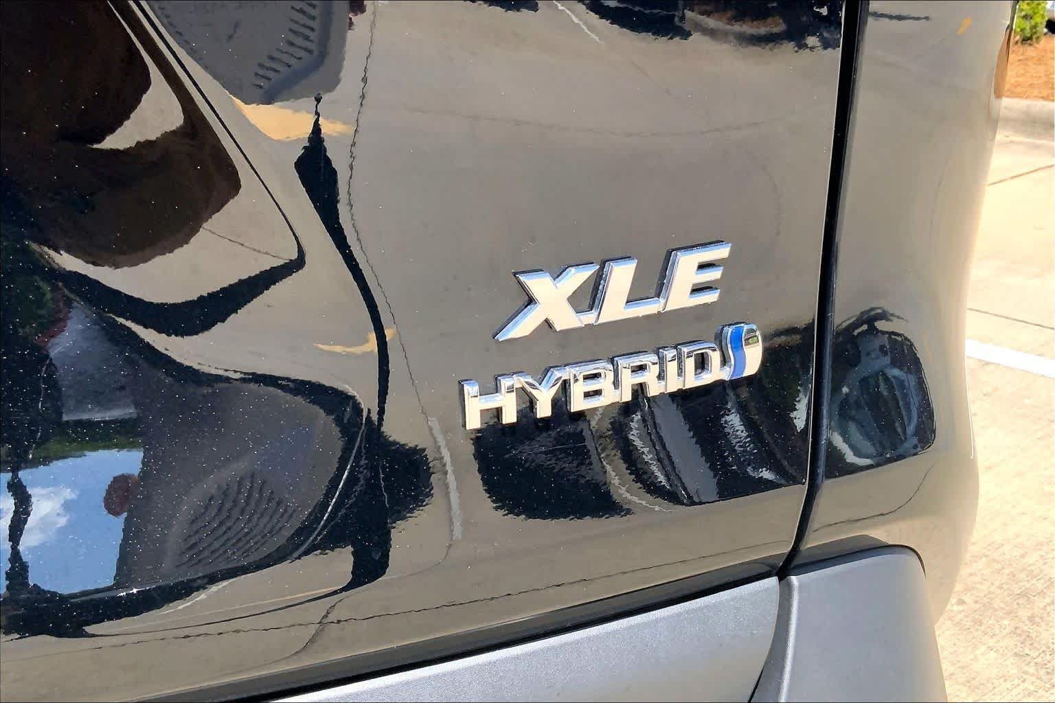 2024 Toyota RAV4 XLE - Photo 10