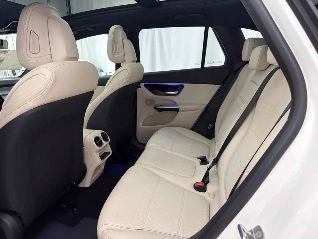New 2027 White Mercedes-Benz GLC 300 image 19