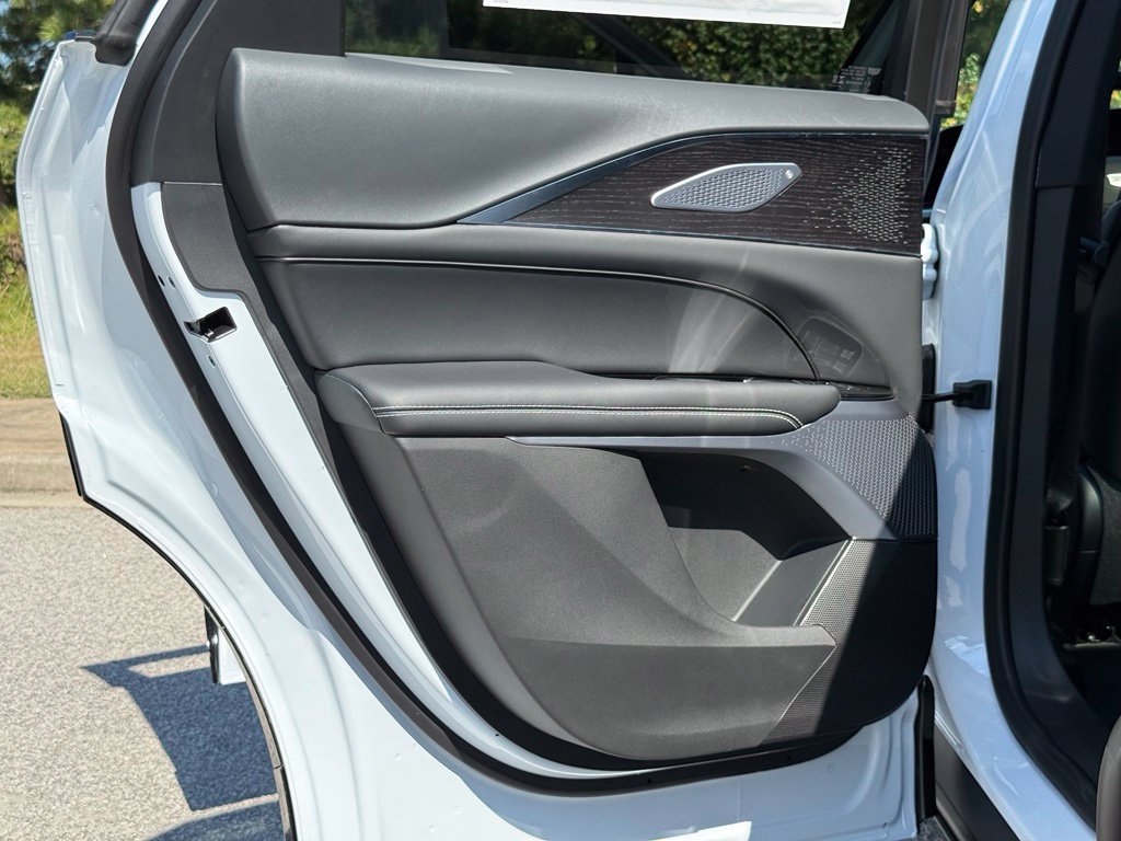 2027 Cadillac LYRIQ Signature Sport - Photo 21