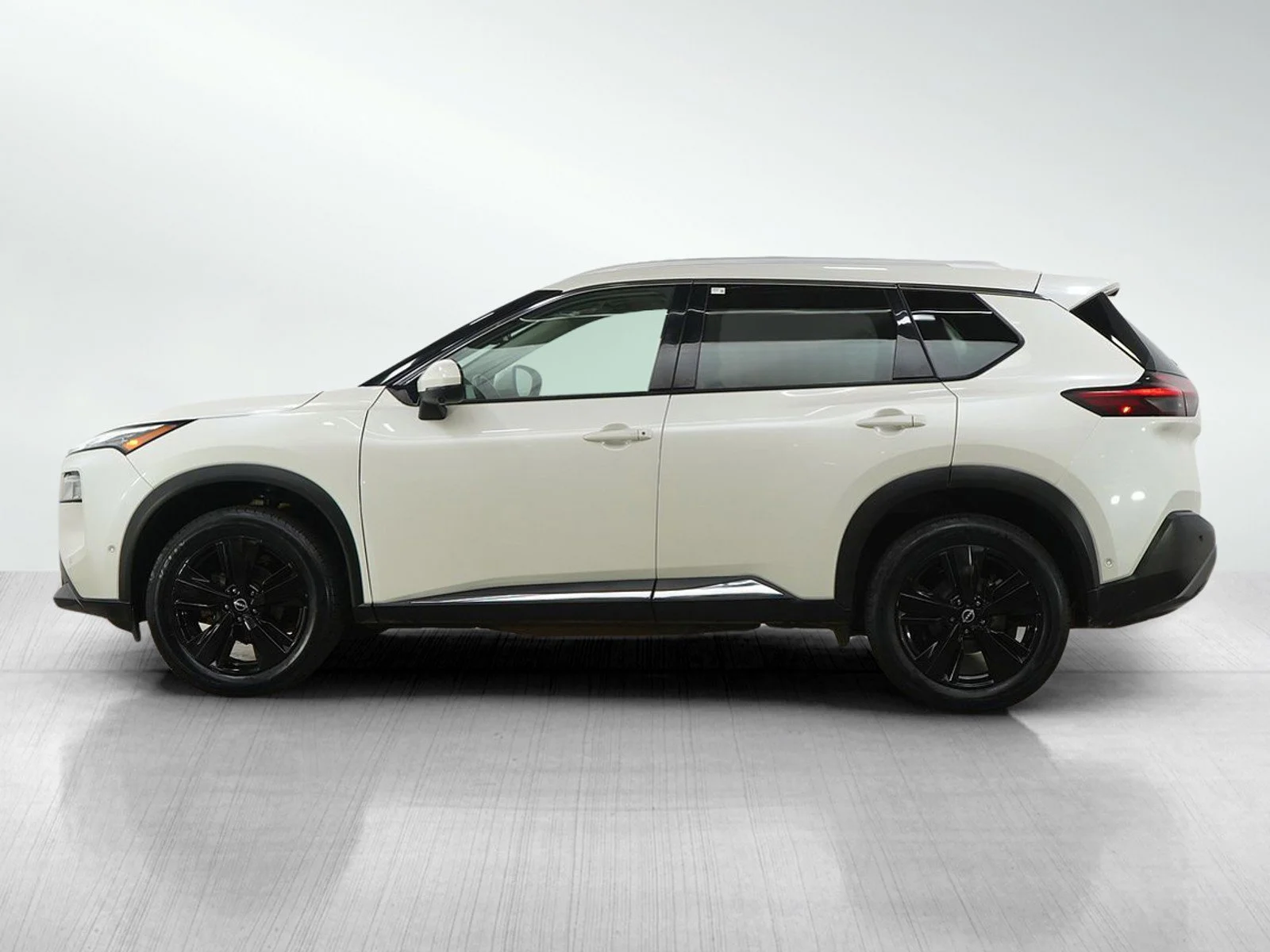 Used 2023 Nissan Rogue SL with VIN 5N1BT3CB5PC792620 for sale in Burnsville, Minnesota