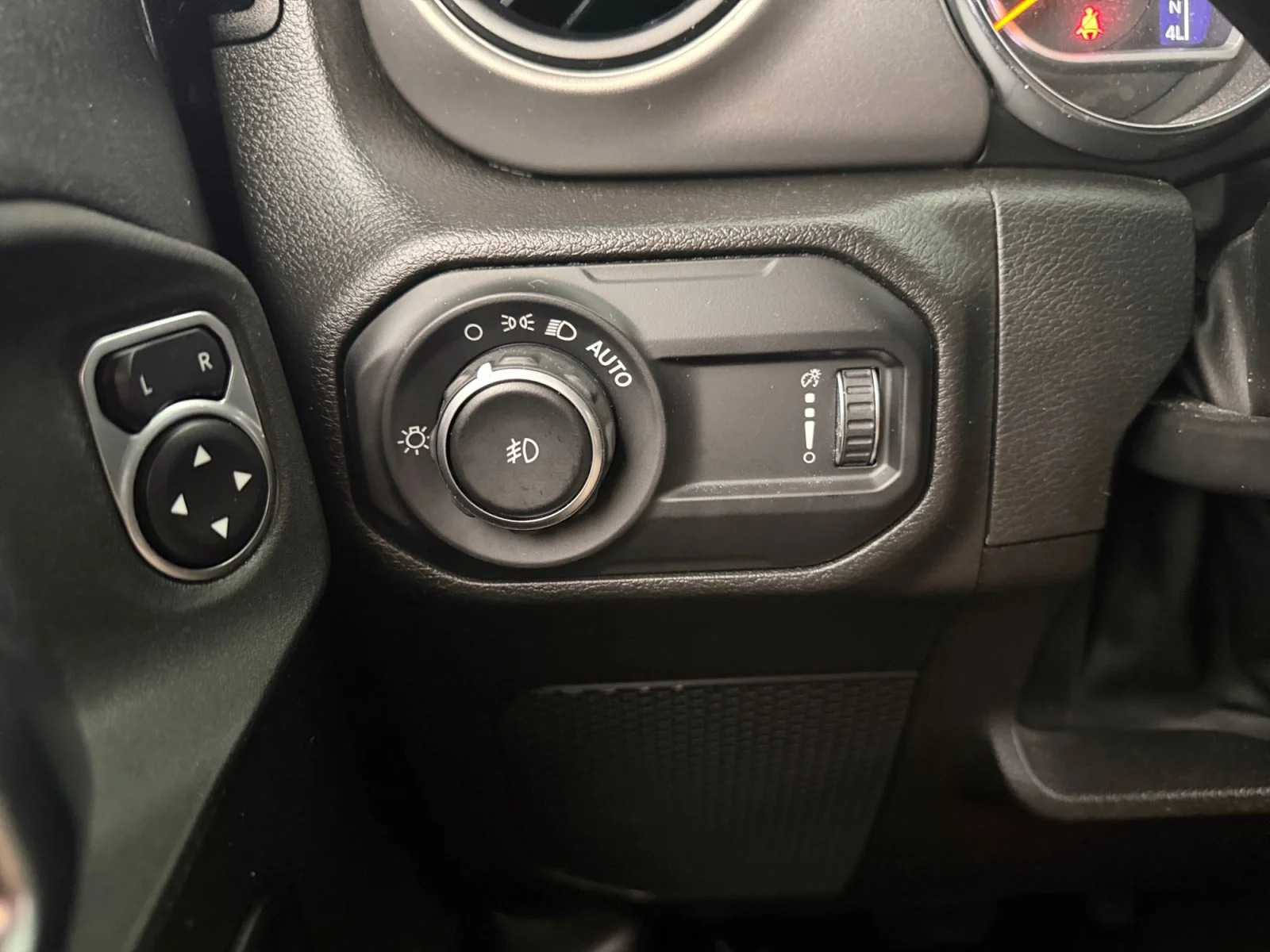 Used 2023 Black Clearcoat Jeep Sport S image 17