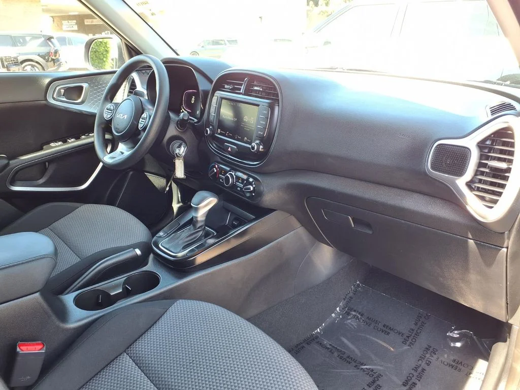 2025 Kia Soul LX - Photo 12