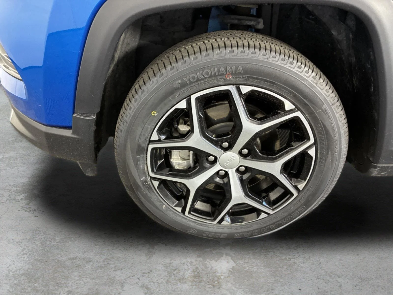Used 2024 Hydro Blue Pearlcoat Jeep Limited image 15