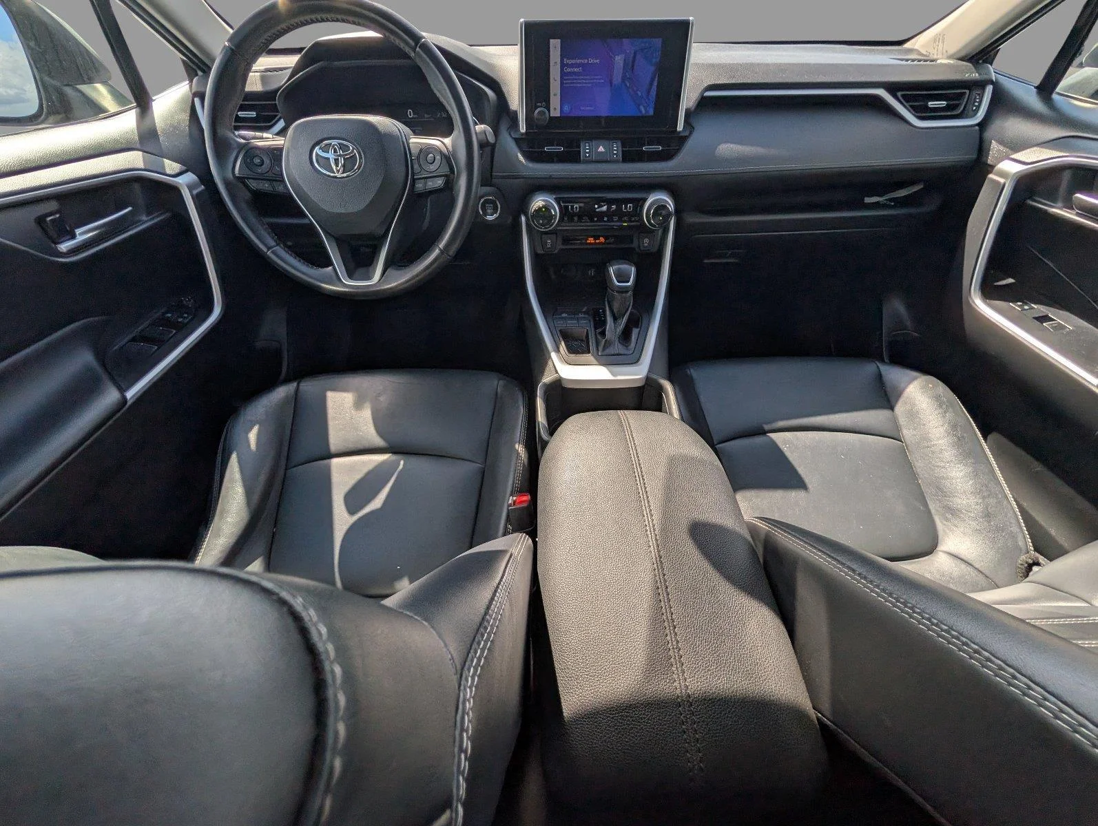 Used 2023 Lunar Rock Toyota XLE Premium image 29