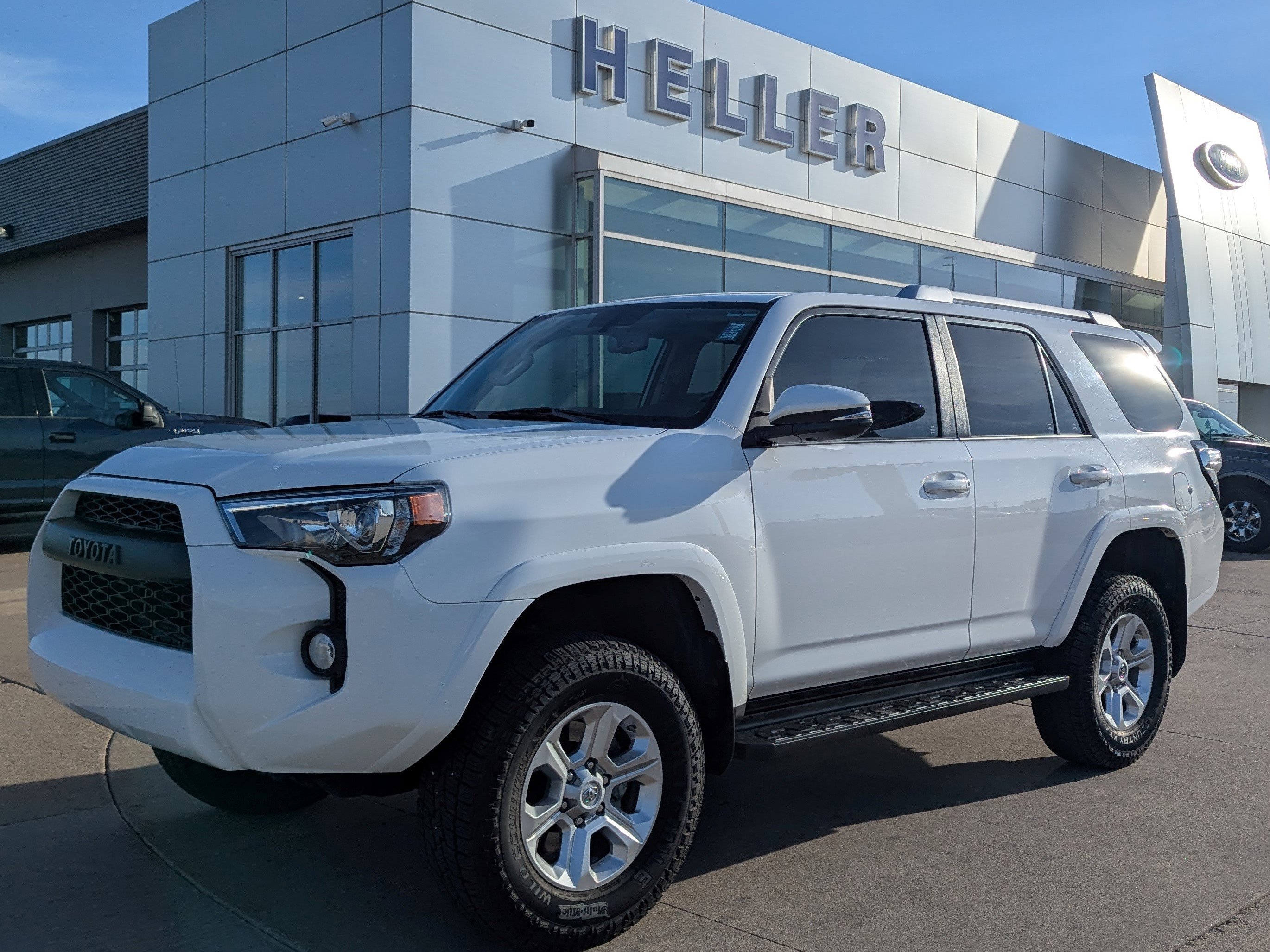 Used 2016 Super White Toyota SR5 Premium image 3